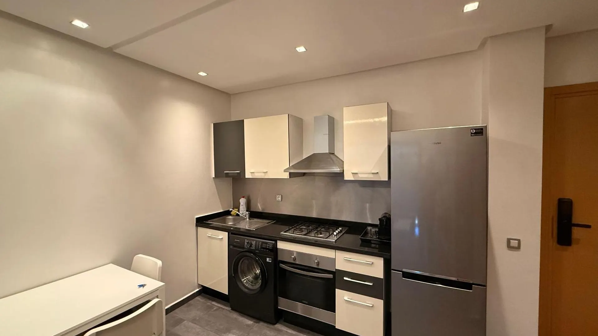 Apartment Luxury Studio Center Abdelmoumen 1Min Tram With View Casablanca